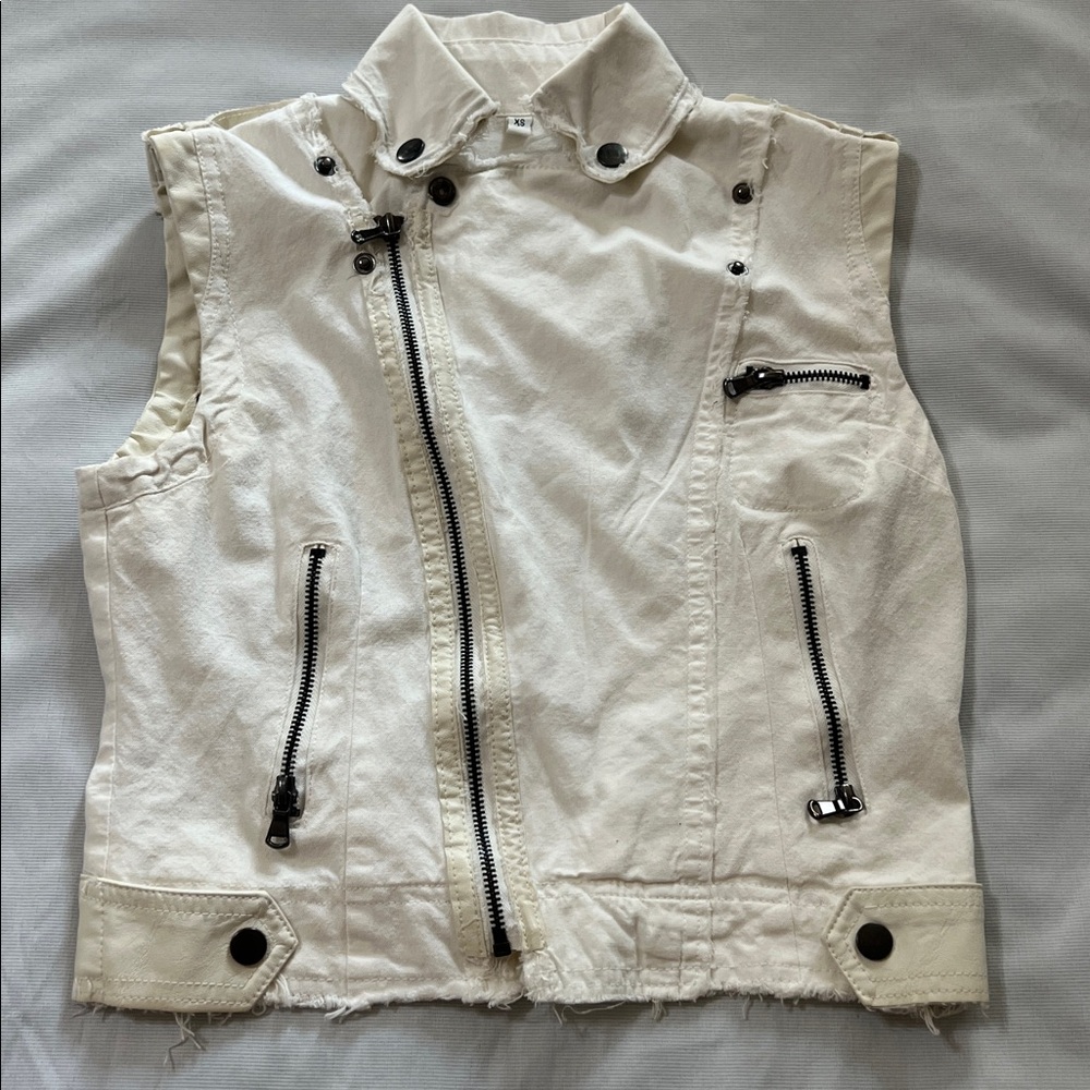 Jakett New York Off-White Sleeveless Vest with Zipper Accents Womens XS